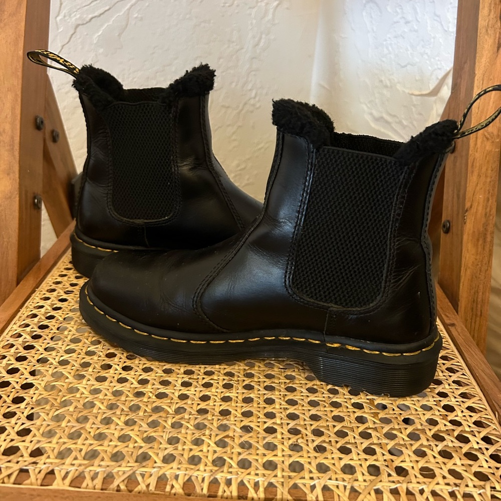 Drmartens faux lined chealsea boot size 7